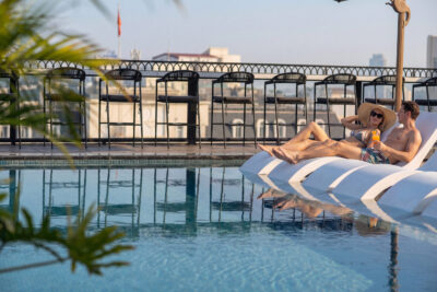 TIMELESS OUTDOOR POOL BAR