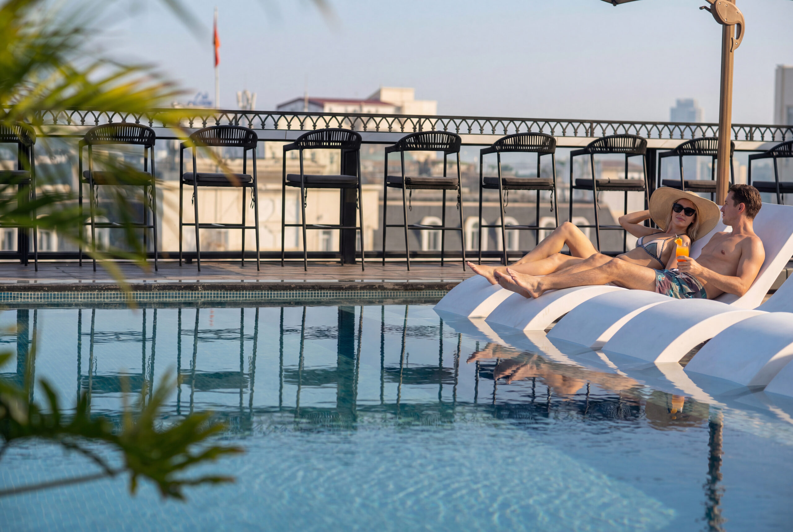 TIMELESS OUTDOOR POOL BAR