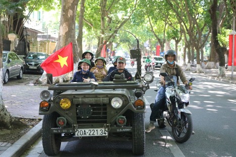 Hanoi Jeep Street Food Tour – Night Food & City Highlights by Open-Air Jeep