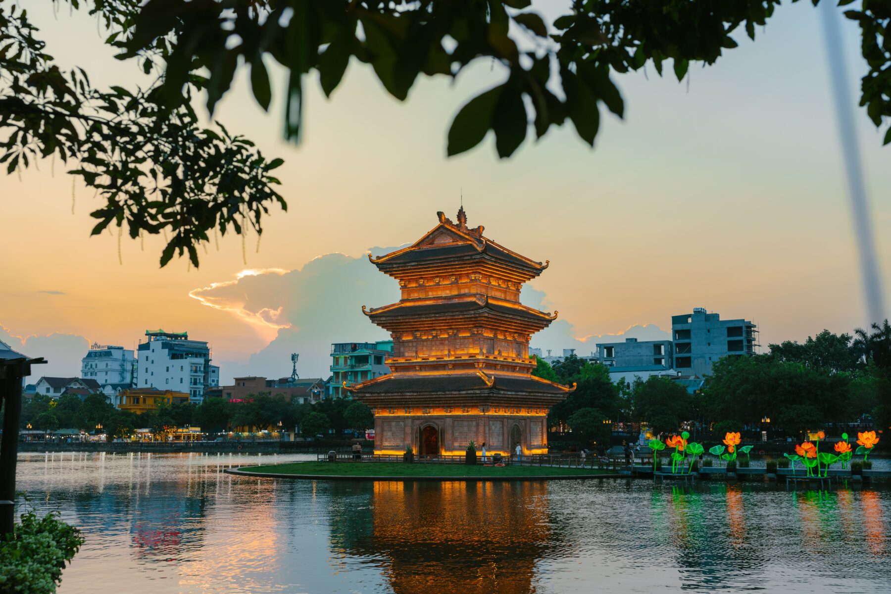 Top 4 reasons to book the Ninh Binh - Mua Cave - Tam Coc - Hoa Lu full day tour